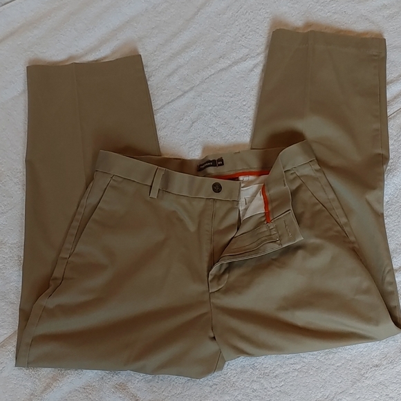 Dockers Mens Khaki Pants. Has Small Blemish. - Picture 4 of 7